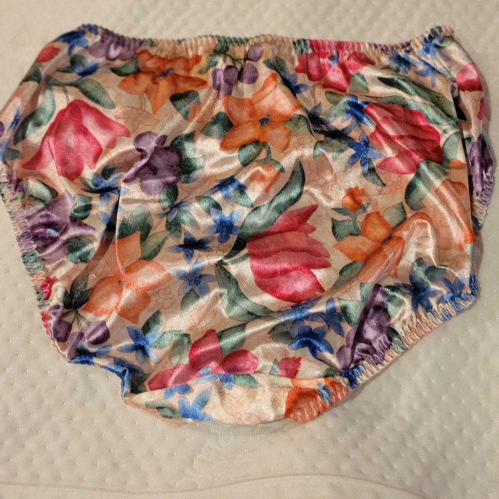 Vintage Vanity Fair Multicolor Floral Lace Briefs  Sz large - Picture 3 of 5